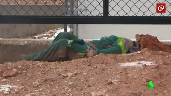 Al menos 15 refugiados sirios muertos por el frío en el Líbano cuando intentaban huir de la guerra Al menos 15 refugiados sirios muertos por el frío en el Líbano cuando intentaban huir de la guerra