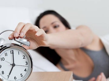 Esos 5 minutos de sueño más por las mañanas pueden estar afectando a tu salud