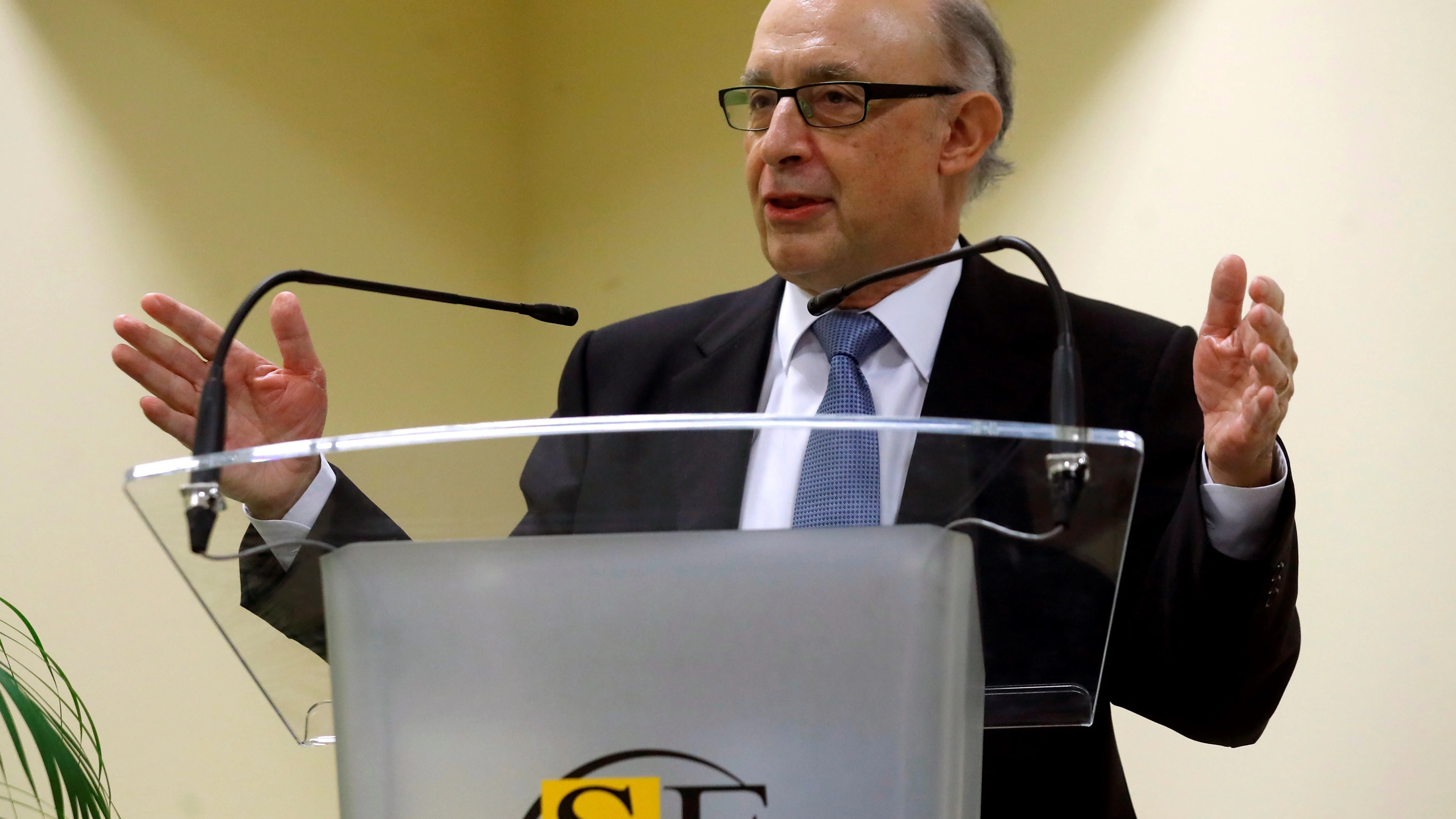 Cristóbal Montoro, ministro de Hacienda