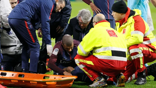 Mbappé, tras su golpe con Lopes Mbappé, tras su golpe con Lopes