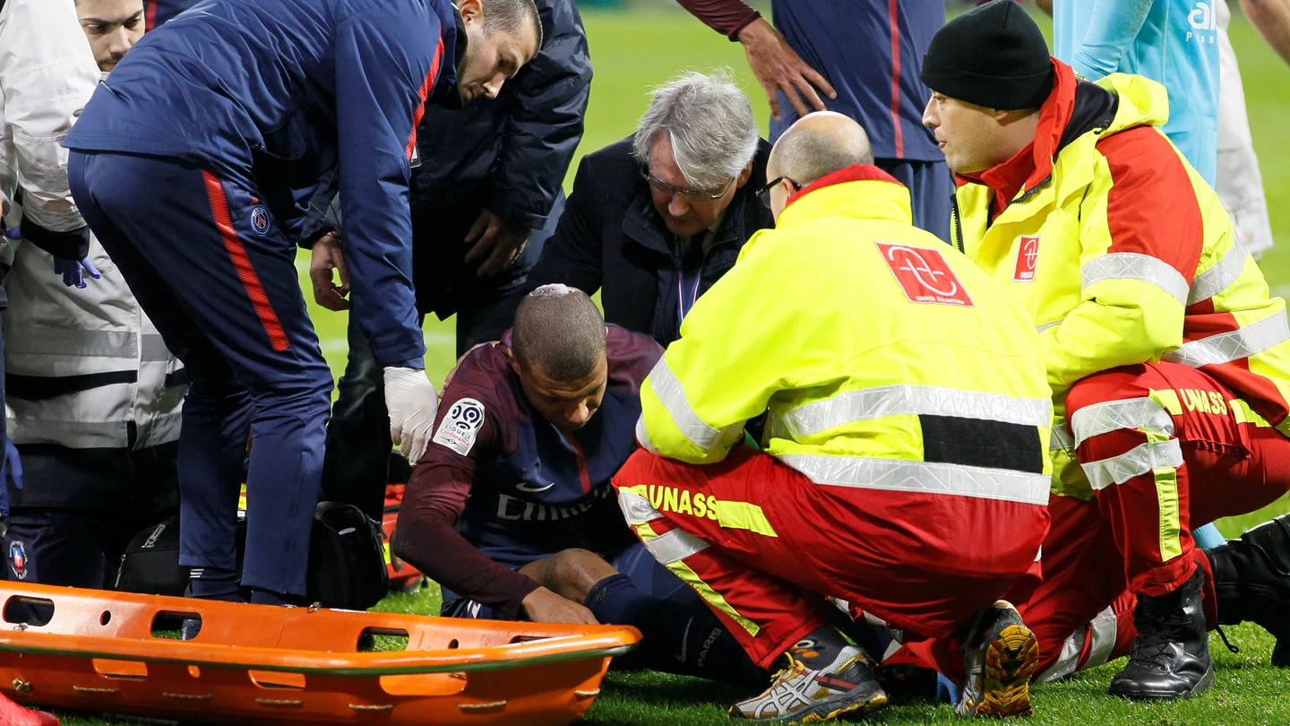 Mbappé, tras su golpe con Lopes Mbappé, tras su golpe con Lopes