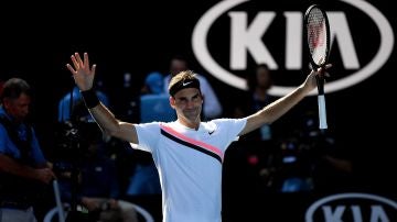 Federer celebra su victoria ante Marton Fucsovics