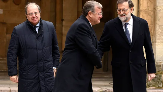 Mariano Rajoy advierte al Puigdemont y al Parlament Mariano Rajoy advierte al Puigdemont y al Parlament