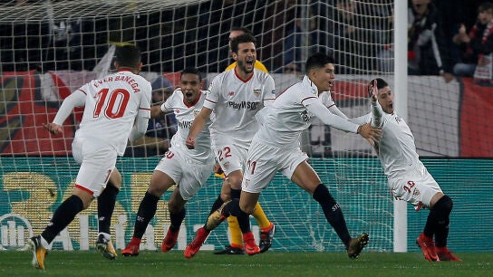 Los jugadores del Sevilla celebran uno de los goles en el Pizju&aacute;n