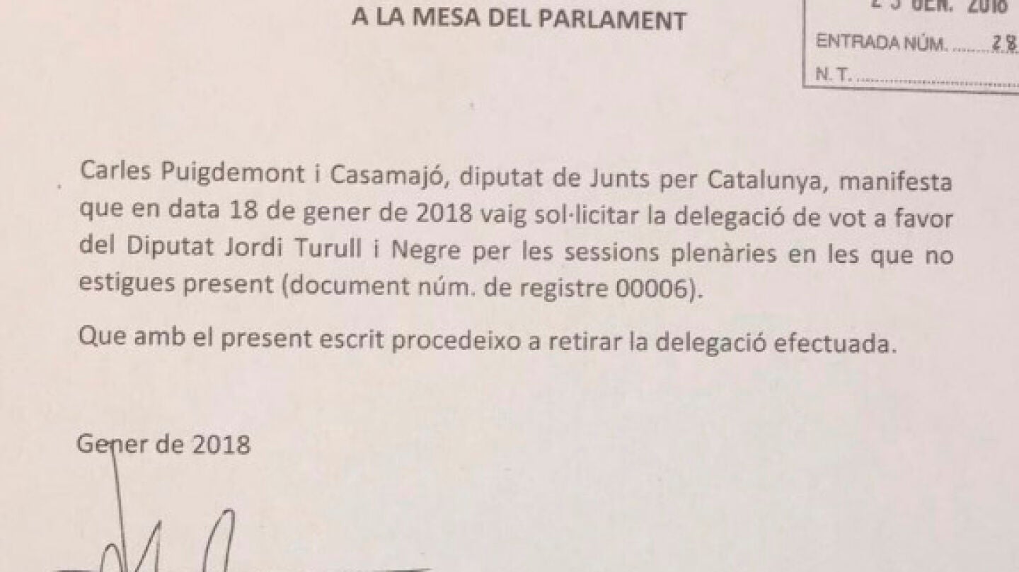 Documento en el que Junts per Catalunya retira la petici&oacute;n de delegaci&oacute;n de voto de Puigdemont