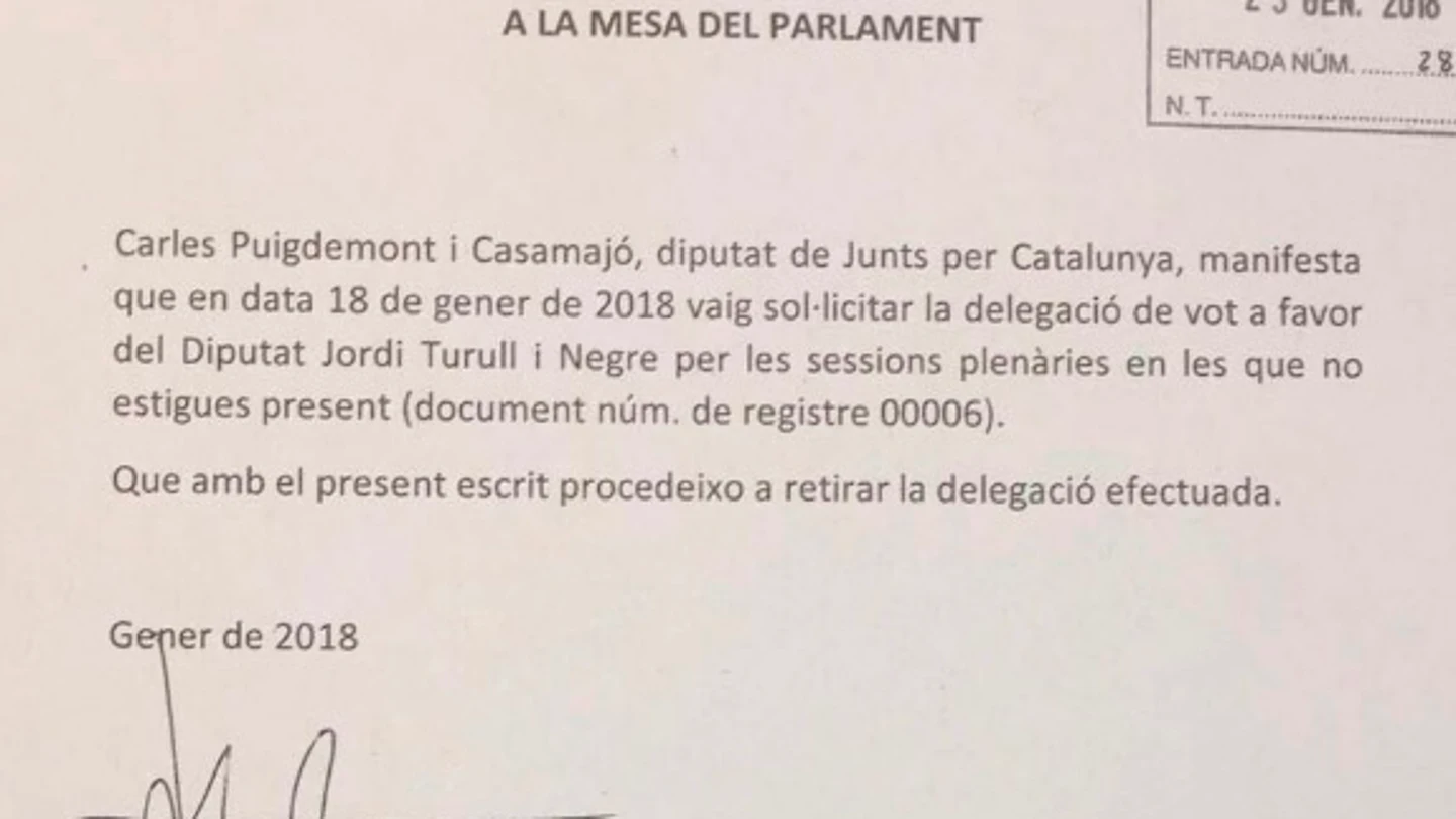 Documento en el que Junts per Catalunya retira la petición de delegación de voto de Puigdemont Documento en el que Junts per Catalunya retira la petición de delegación de voto de Puigdemont