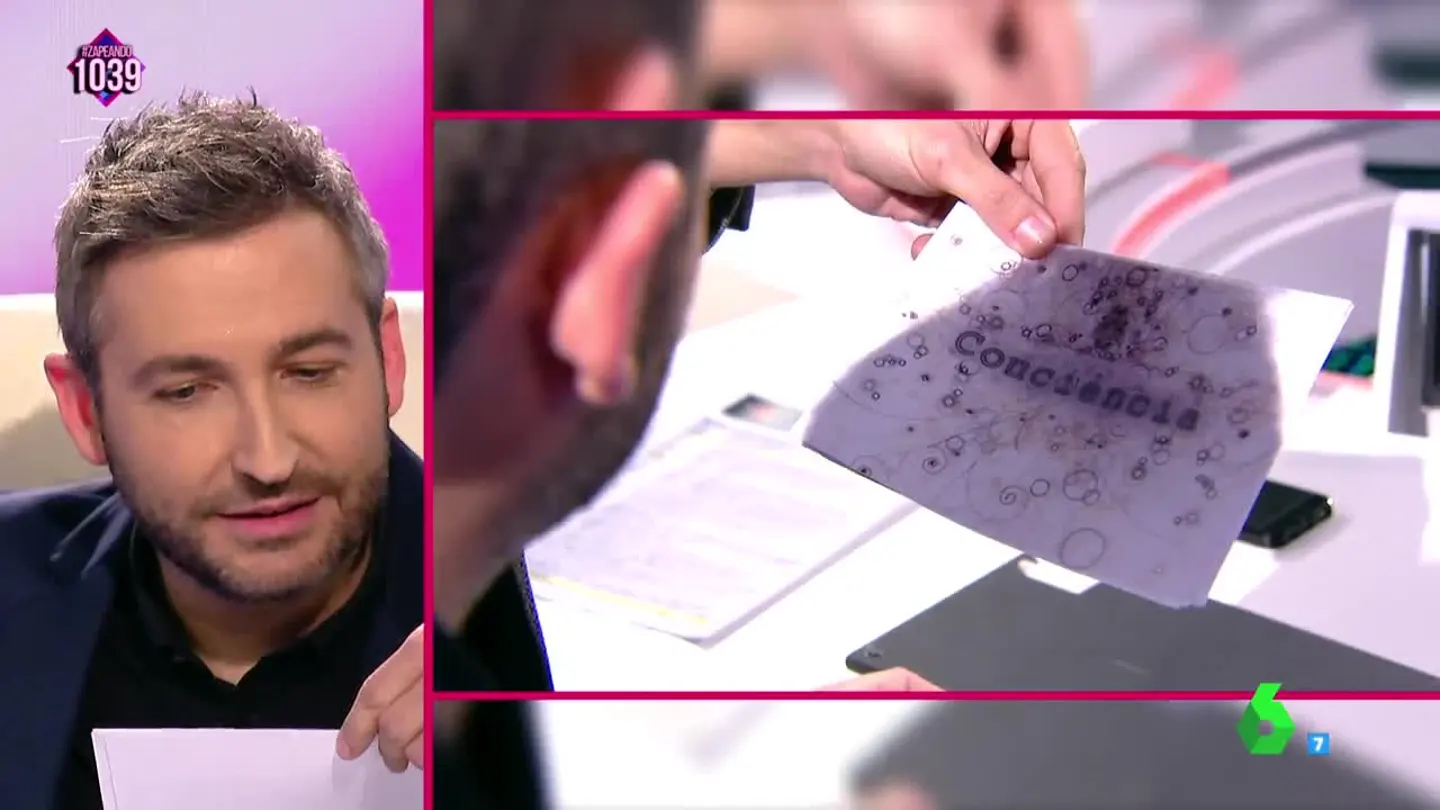 La sorprendente hipnosis con la que Frank Blanco pierde su capacidad para leer La sorprendente hipnosis con la que Frank Blanco pierde su capacidad para leer