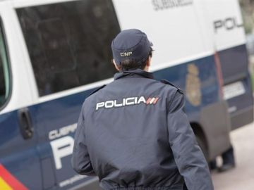 Imagen de un agente de la Policía Nacional Imagen de un agente de la Policía Nacional