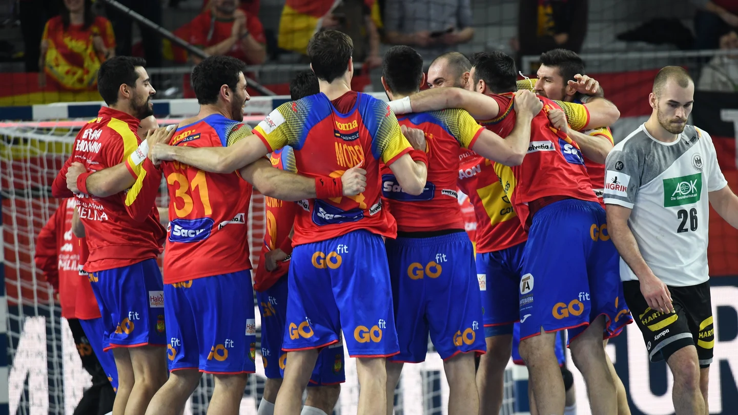 Los jugadores de la selección de balonmano celebran la victoria y el pase a 'semis' Los jugadores de la selección de balonmano celebran la victoria y el pase a 'semis'