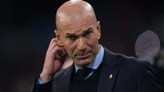 Zidane, en la banda durante un partido del Madrid Zidane, en la banda durante un partido del Madrid