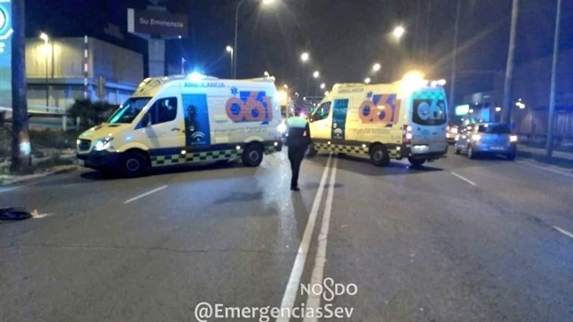 Dos ambulancias del 061 en el lugar del accidente