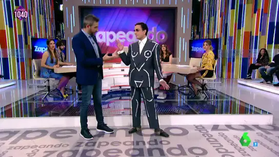 El "maravilloso" traje de Josie que reivindica "la igualdad" El "maravilloso" traje de Josie que reivindica "la igualdad"
