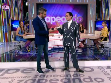El "maravilloso" traje de Josie que reivindica "la igualdad" El "maravilloso" traje de Josie que reivindica "la igualdad"
