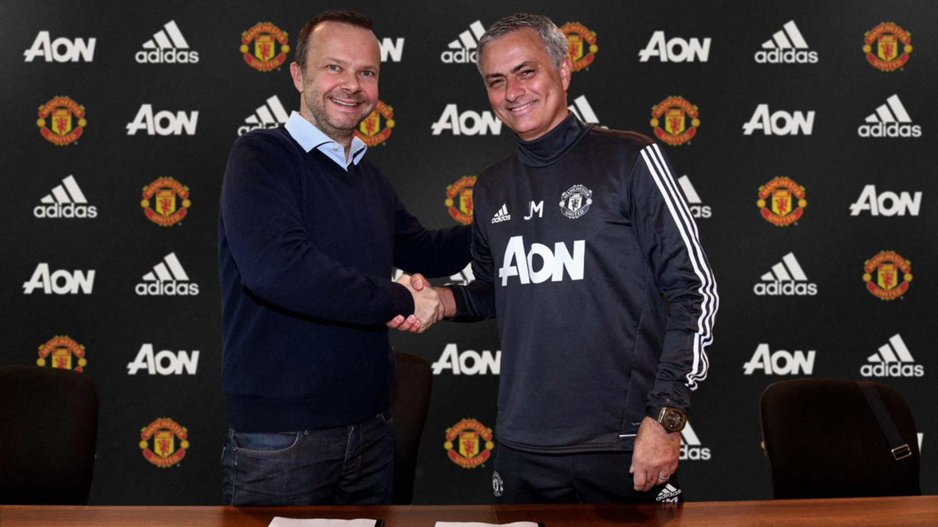 Mourinho firma su extensión con el Manchester United