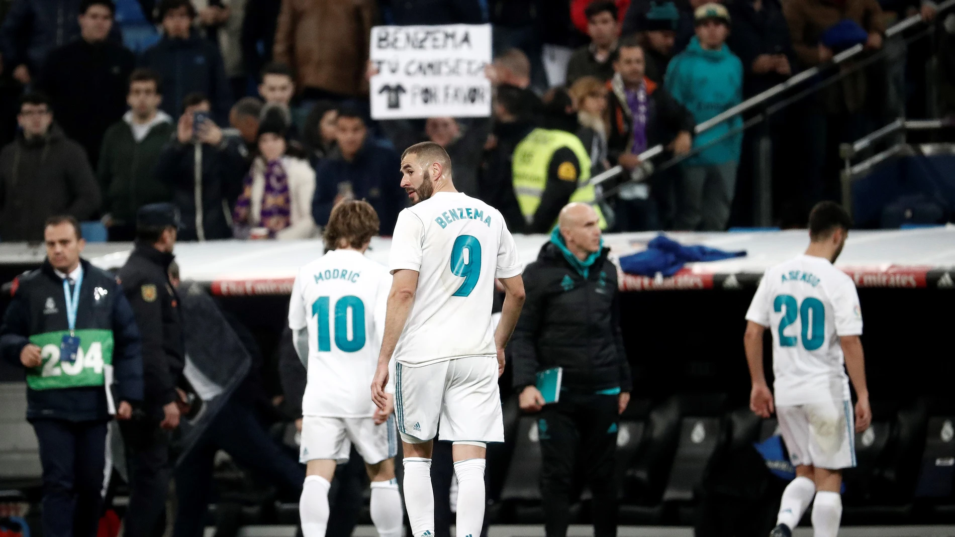 Los jugadores del Madrid, cabizbajos tras la eliminación del Leganés