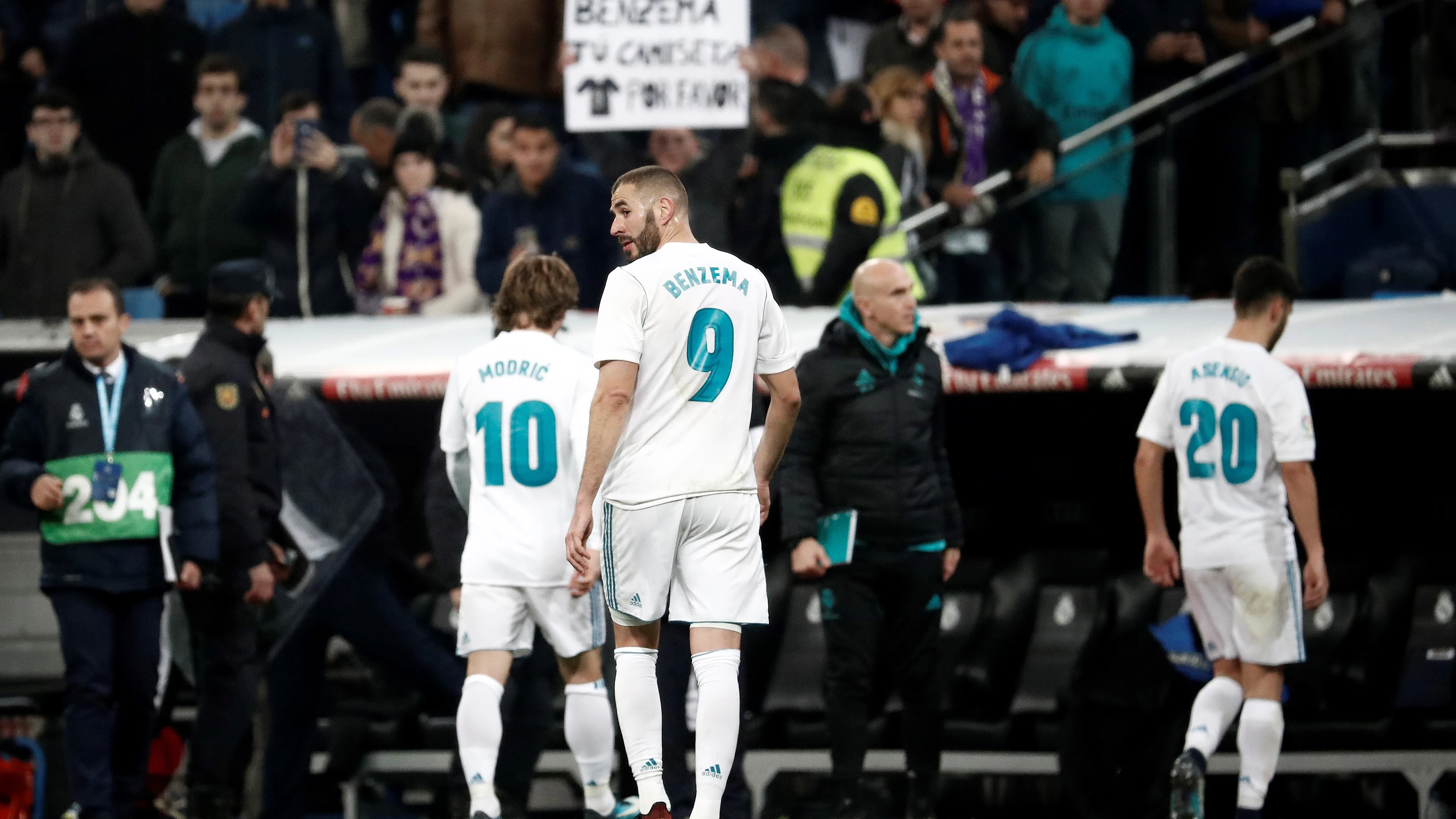 Los jugadores del Madrid, cabizbajos tras la eliminación del Leganés