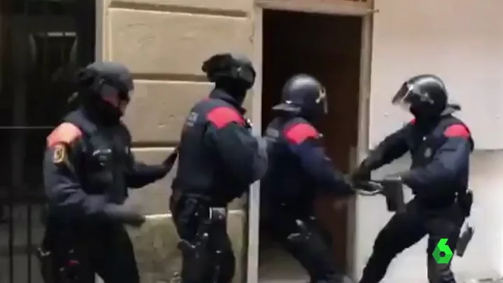 Los Mossos entran en un 'narcopiso'