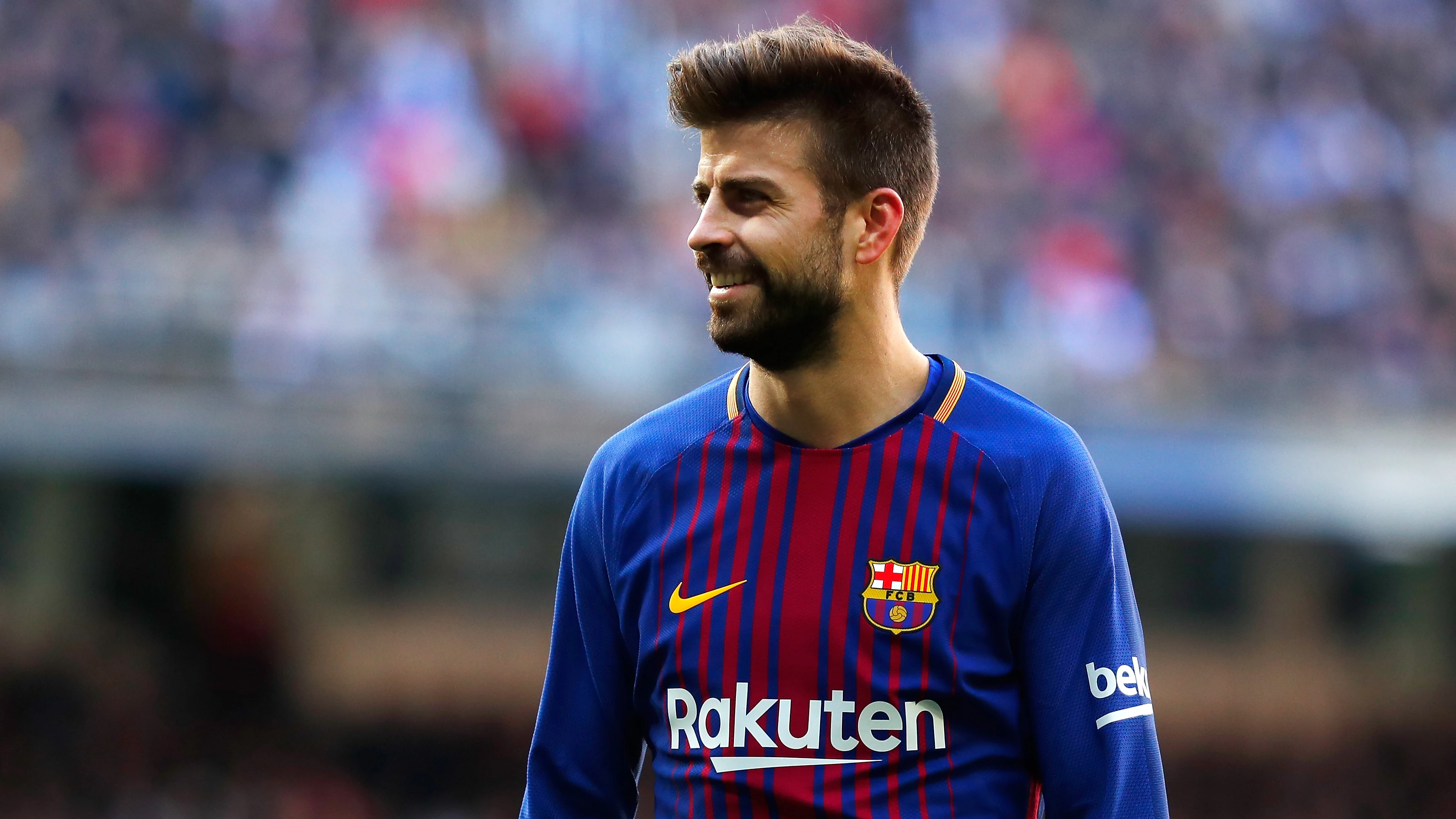 Gerard Piqué sonríe en un partido con el Barcelona