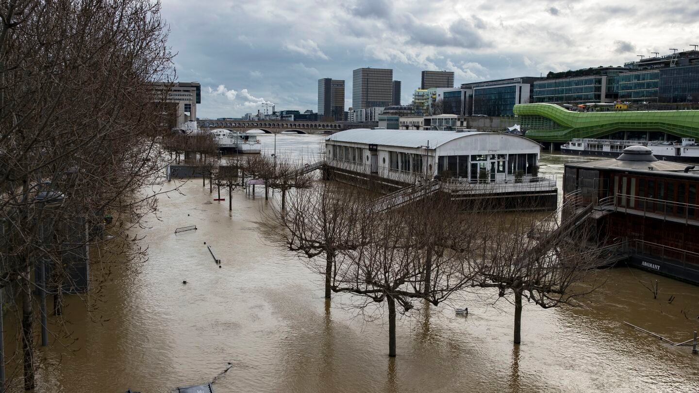 El Sena desbordado, sigue aumentando en Par&iacute;s