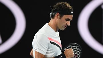 Roger Federer celebra un punto en el Open de Australia