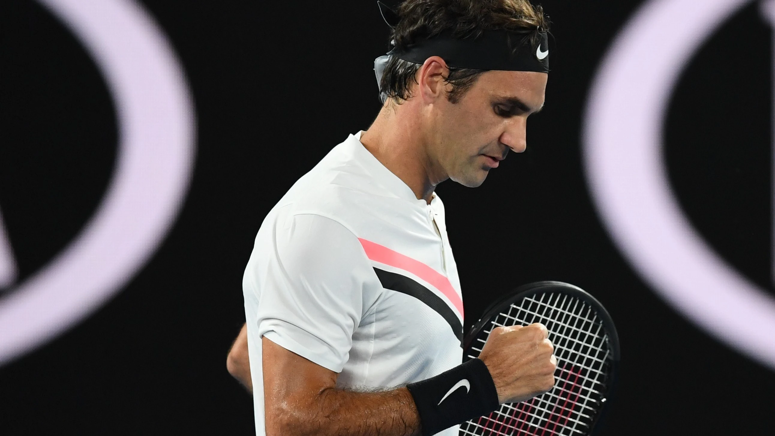 Roger Federer celebra un punto en el Open de Australia