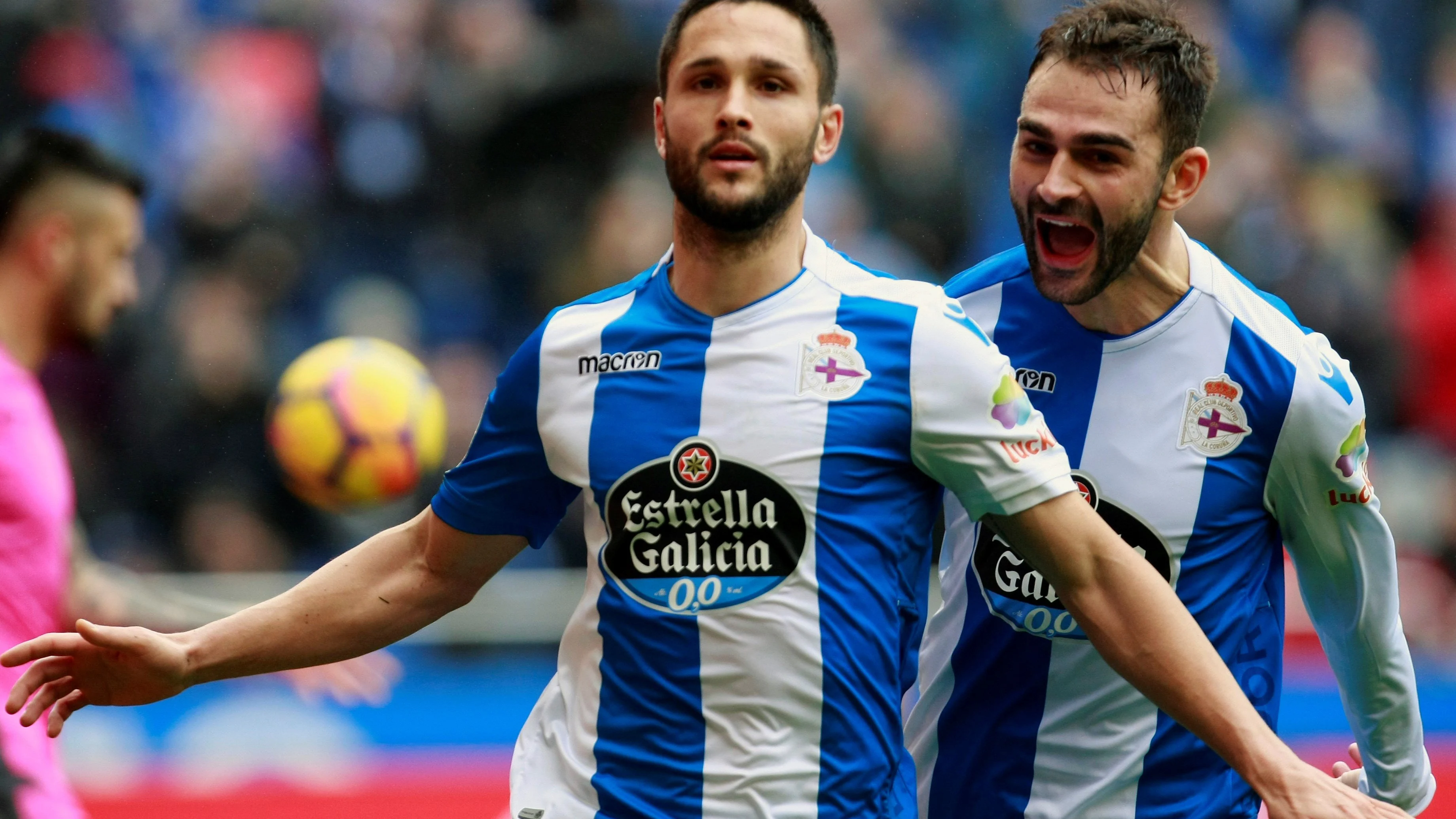 Andone celebrando el gol