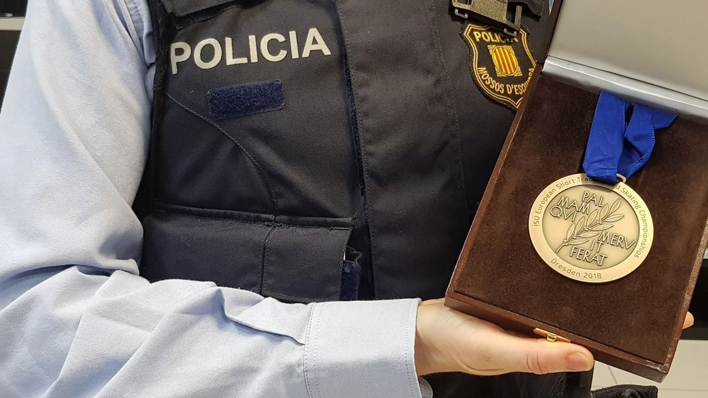 La medalla recuperada por los Mossos La medalla recuperada por los Mossos