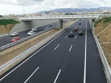 Foto de archivo de una autopista Foto de archivo de una autopista