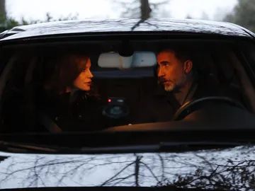 El Rey en el coche junto a la Reina Letizia y las infantas El Rey en el coche junto a la Reina Letizia y las infantas