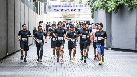 Una carrera que discurre por los 61 pisos de un hotel