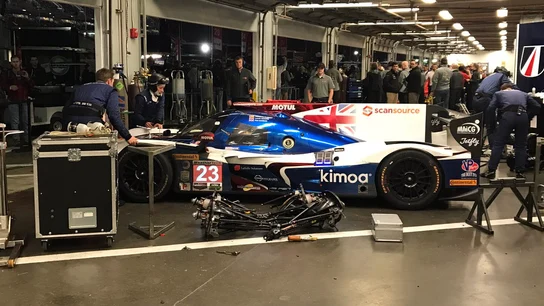 El coche de Alonso, en el garaje El coche de Alonso, en el garaje