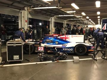 El coche de Alonso, en el garaje El coche de Alonso, en el garaje