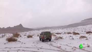 Nieve en el desierto, la imagen poco habitual con la que se han despertado en Arabia Saudí