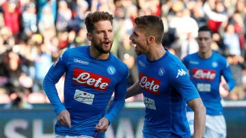 Mertens celebrando el gol ante el Bolonia