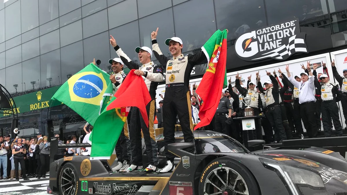 Fittipaldi, Albuquerque y Barbosa celebran su triunfo en las 24H de Daytona