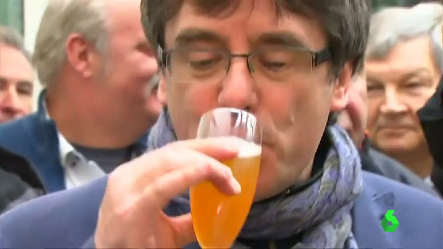 Puigdemont se deja ver brindando por Bruselas pero mantiene el misterio sobre sus planes tras el auto del Constitucional