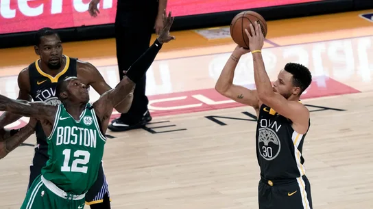 Curry lideró a los Warriors en la victoria ante Celtics Curry lideró a los Warriors en la victoria ante Celtics