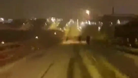 Obligados a volver a casa caminando en plena nevada tras quedar varados en la M-607: "El autobús no tiene cojones a bajar" Obligados a volver a casa caminando en plena nevada tras quedar varados en la M-607: "El autobús no tiene cojones a bajar"