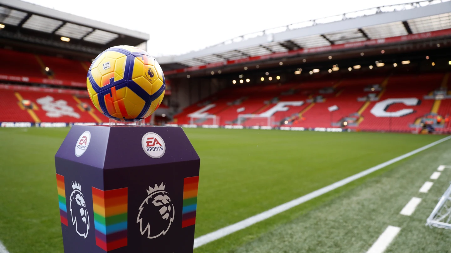 El balón de la Premier League, en Anfield antes de un partido El balón de la Premier League, en Anfield antes de un partido
