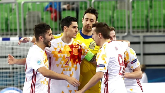 La selección española de fútbol sala celebra su triunfo La selección española de fútbol sala celebra su triunfo