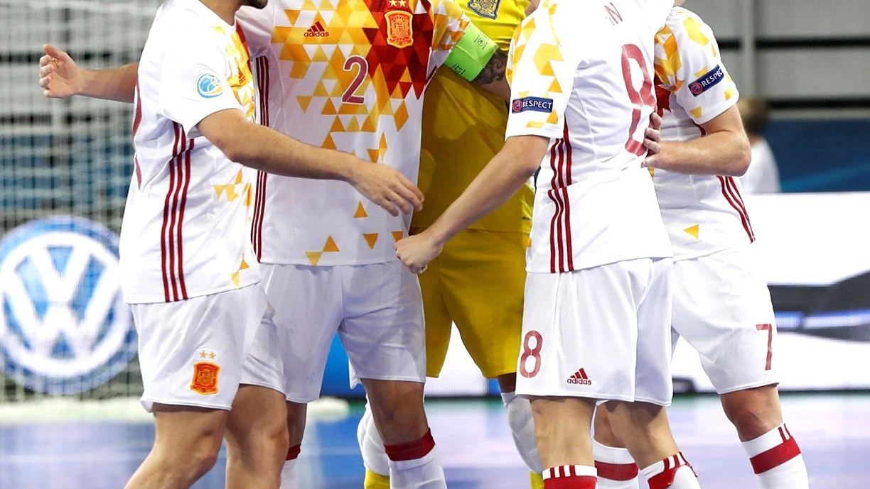 La selección española de fútbol sala celebra su triunfo La selección española de fútbol sala celebra su triunfo