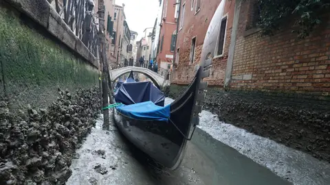 Disminuye el nivel del agua en Venecia Disminuye el nivel del agua en Venecia