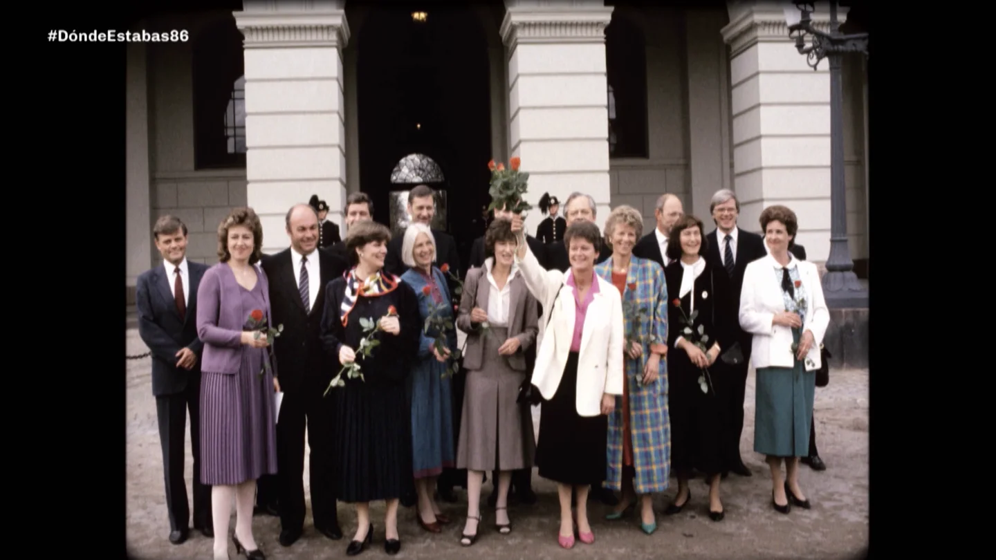 El Gobierno de la recién nombrada primera ministra de Noruega en 1986 El Gobierno de la recién nombrada primera ministra de Noruega en 1986