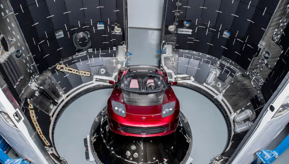 Tesla Roadster en la cápsula