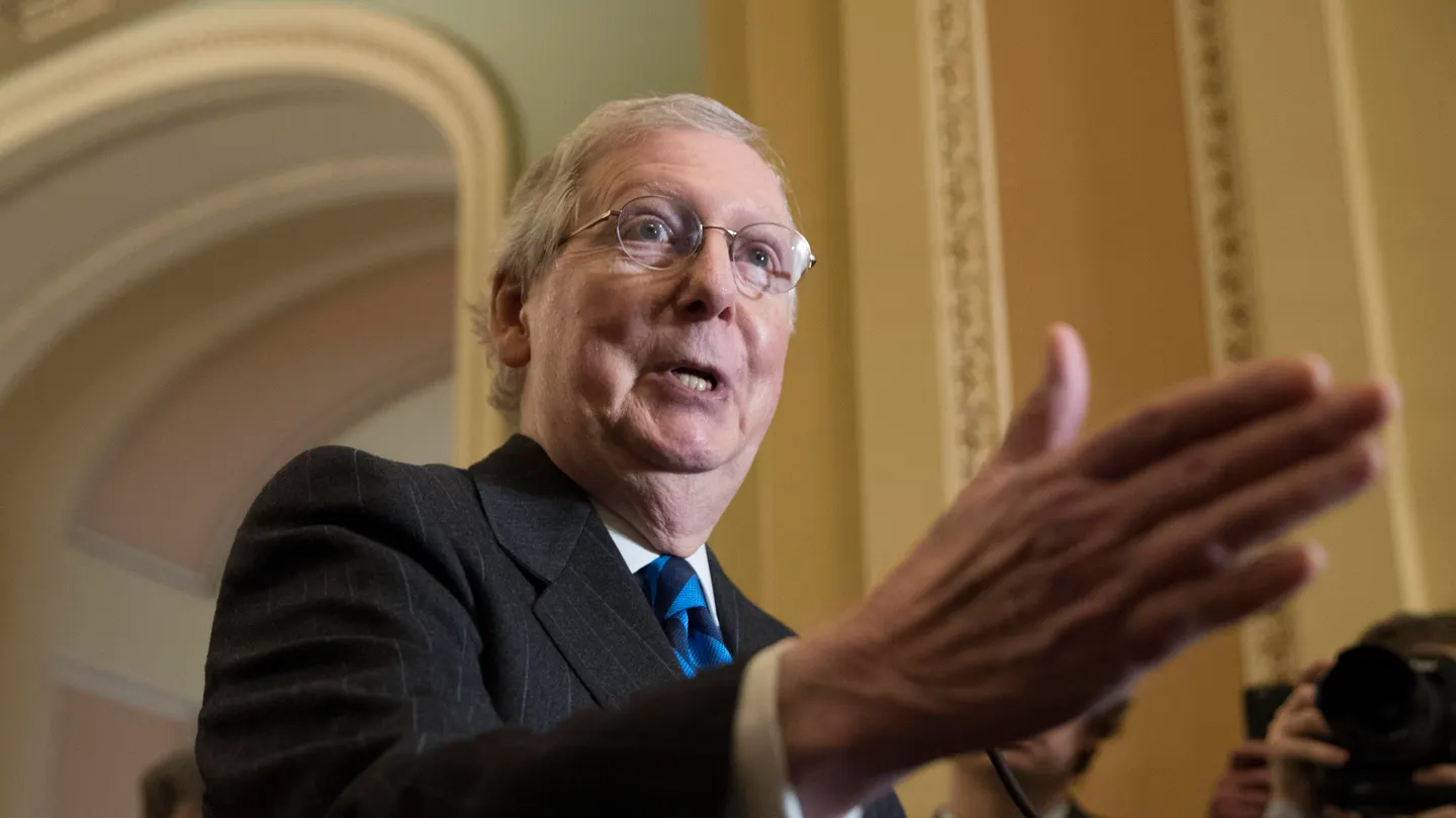 Mitch McConnell habla sobre las negociaciones del presupuesto con los demócratas el 6 de febr Mitch McConnell habla sobre las negociaciones del presupuesto con los demócratas