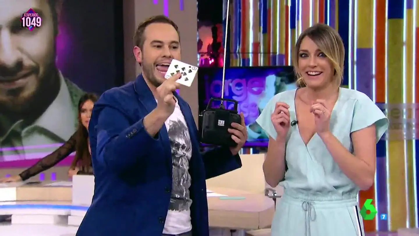 El espectacular truco de magia de Jorge Blass con un dron sobrevolando Zapeando El espectacular truco de magia de Jorge Blass con un dron sobrevolando Zapeando