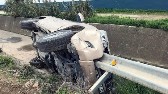 Coche de un presunto narcotraficante que intentaba evitar que interceptaran un alijo Coche de un presunto narcotraficante que intentaba evitar que interceptaran un alijo