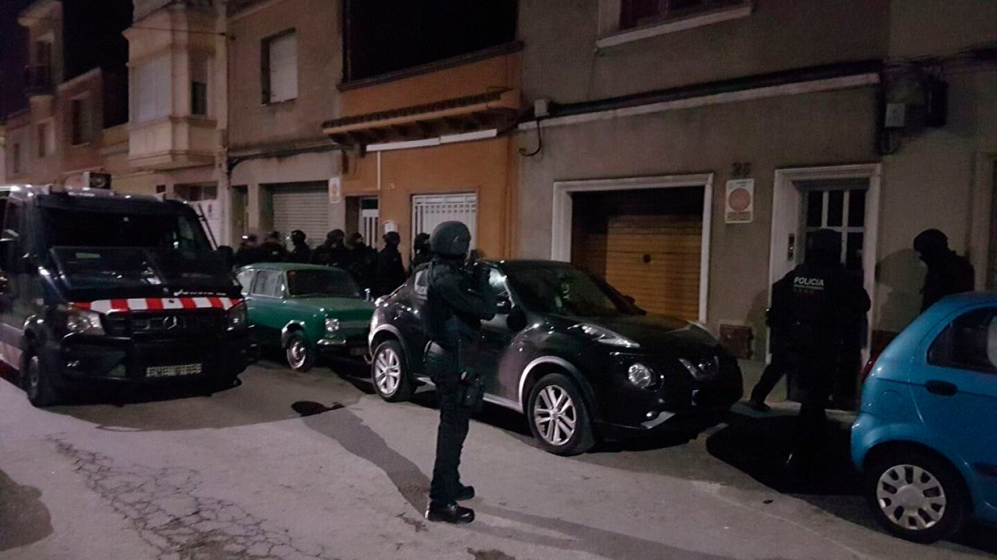 Los Mossos desarrollan una operaci&oacute;n en el &aacute;rea de Barcelona contra los '&Aacute;ngeles del Infierno'