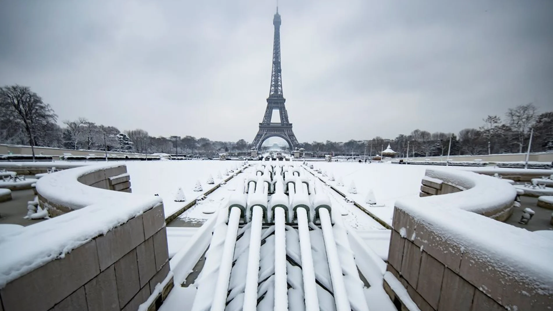 Torre Eiffel nevada