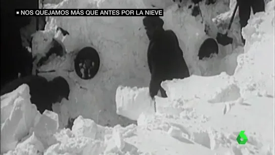 La hemeroteca prueba que no hace tanto frío: la ola de nieve del 56 dejó 1.000 muertos y récord de 32 bajo cero La hemeroteca prueba que no hace tanto frío: la ola de nieve del 56 dejó 1.000 muertos y récord de 32 bajo cero